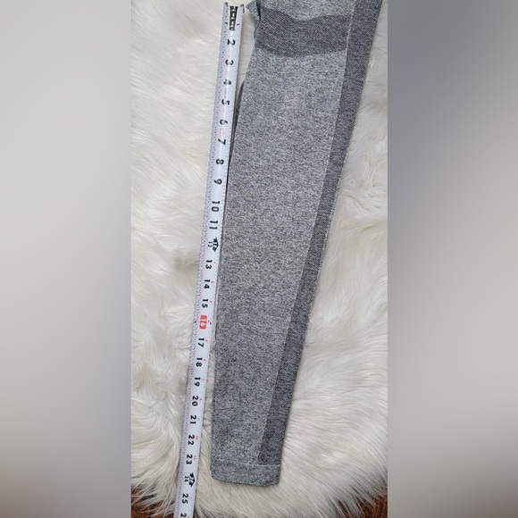Gymshark Gray Women's Leggings - Picture 2 of 2